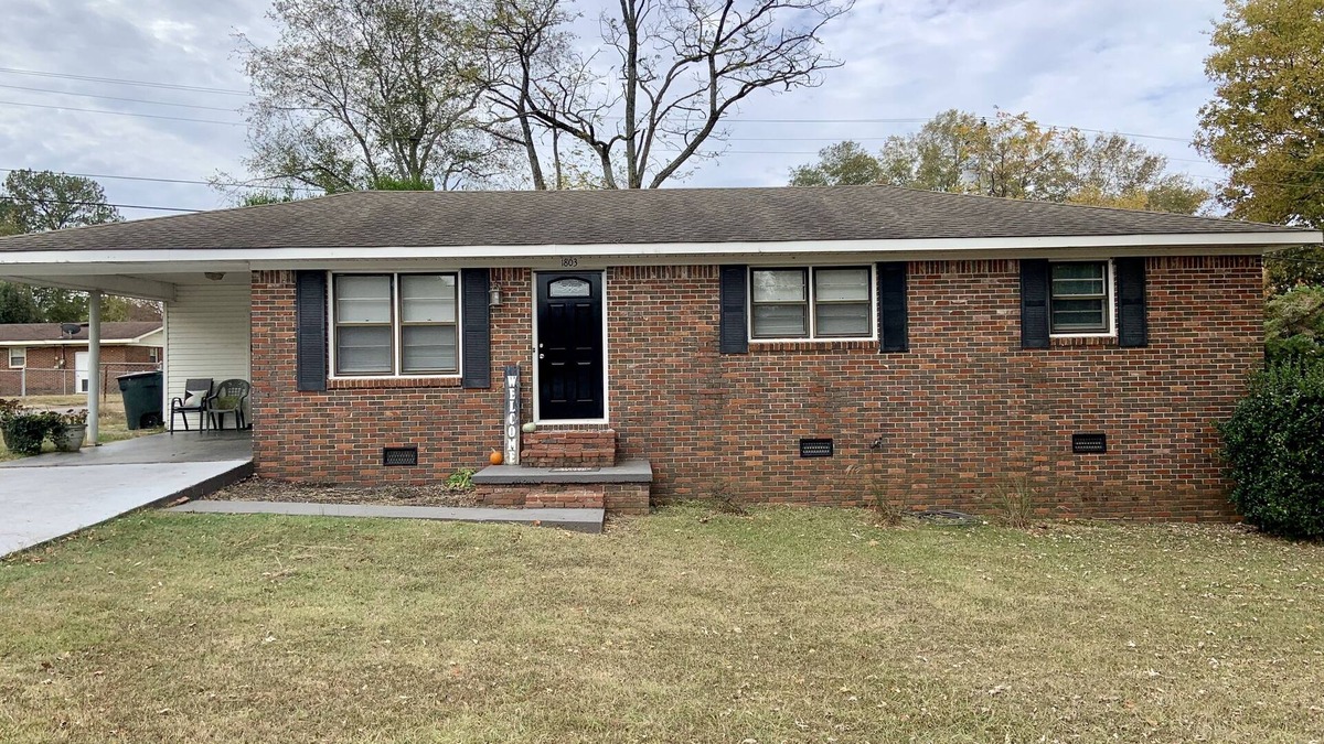 Florence House | Three Bedroom Quiet Clean Home Centrally Located in Florence