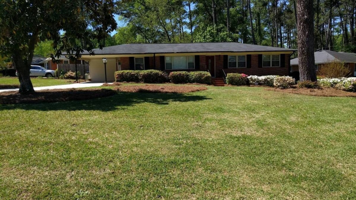 National Hills House | Three Bedroom Ranch with Sunroom! Walking Distance from Augusta National Course!