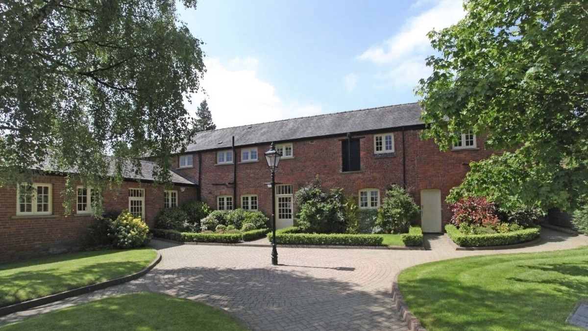 Nether Alderley House | Three Bedroom, Three Bathroom Barn that sleeps 6