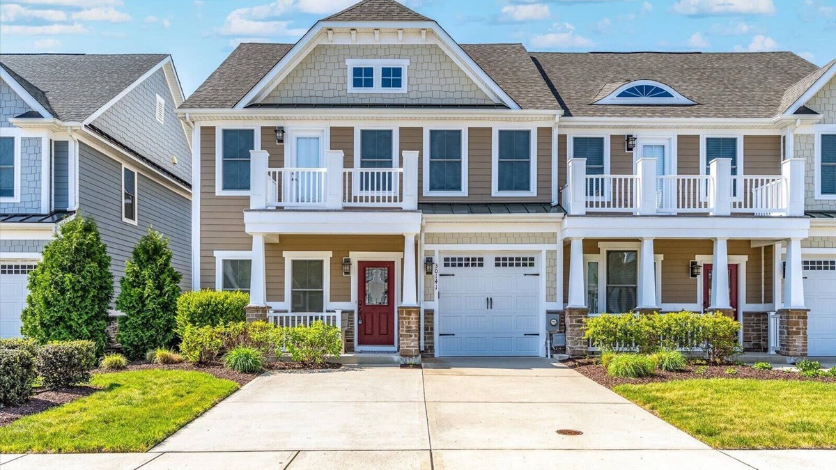 Sun Ridge House | Three Bedroom Townhome in Amenity Filled Bayside
