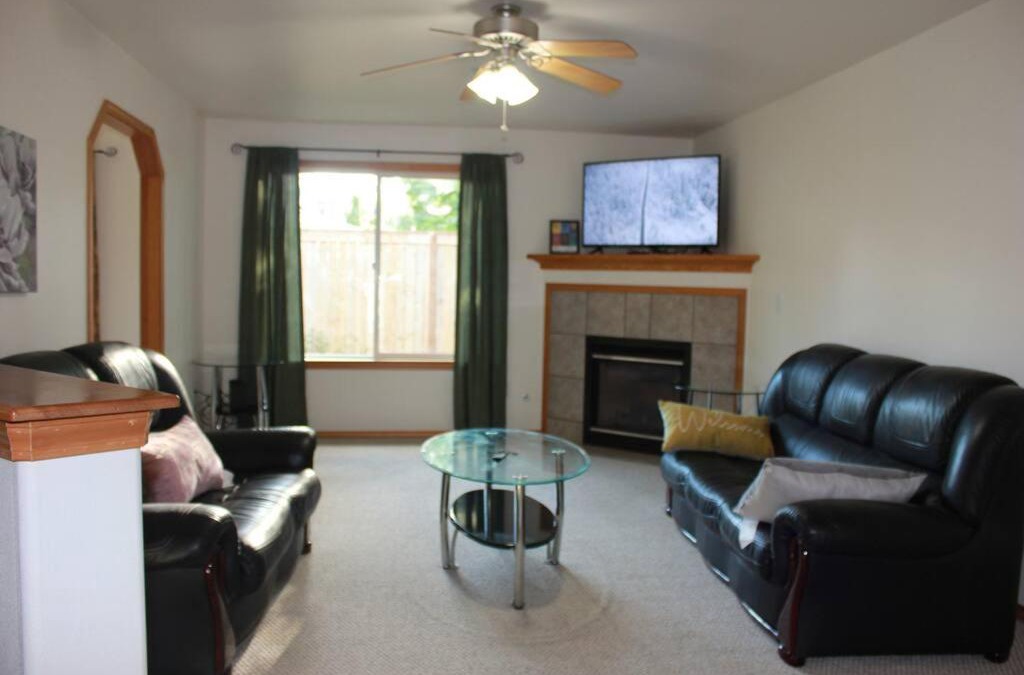 Everett Villa | Three-Bedroom Two Bath Home Private Home