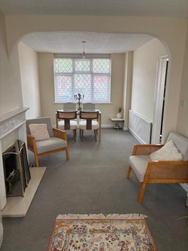 Alexandra House | Three bedrooms holiday home fun -relax &work