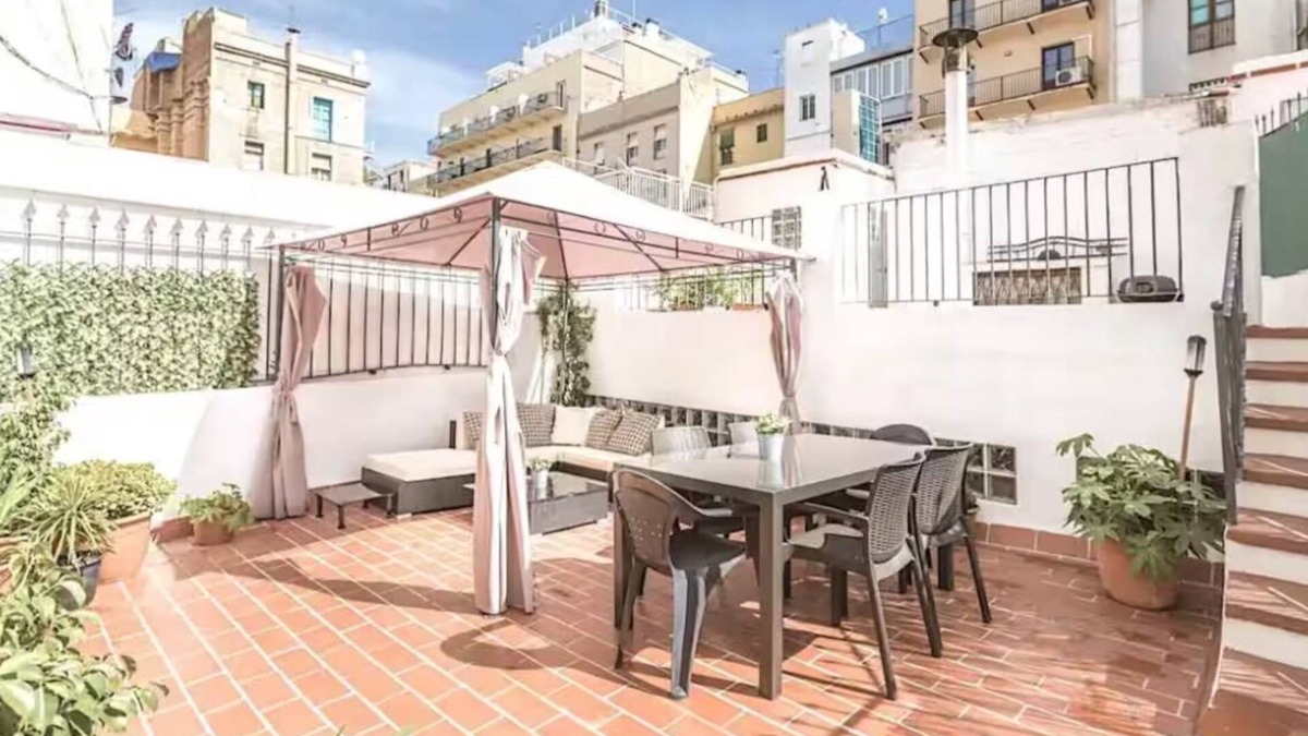 El Raval Apartment | Three bedrooms with terrace. Ramblas