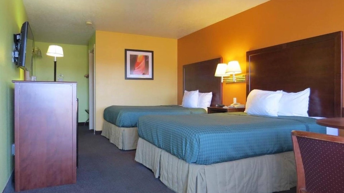 St. George Hotel | Three Budget-friendly Rooms w/Pool Access | Complimentary Breakfast