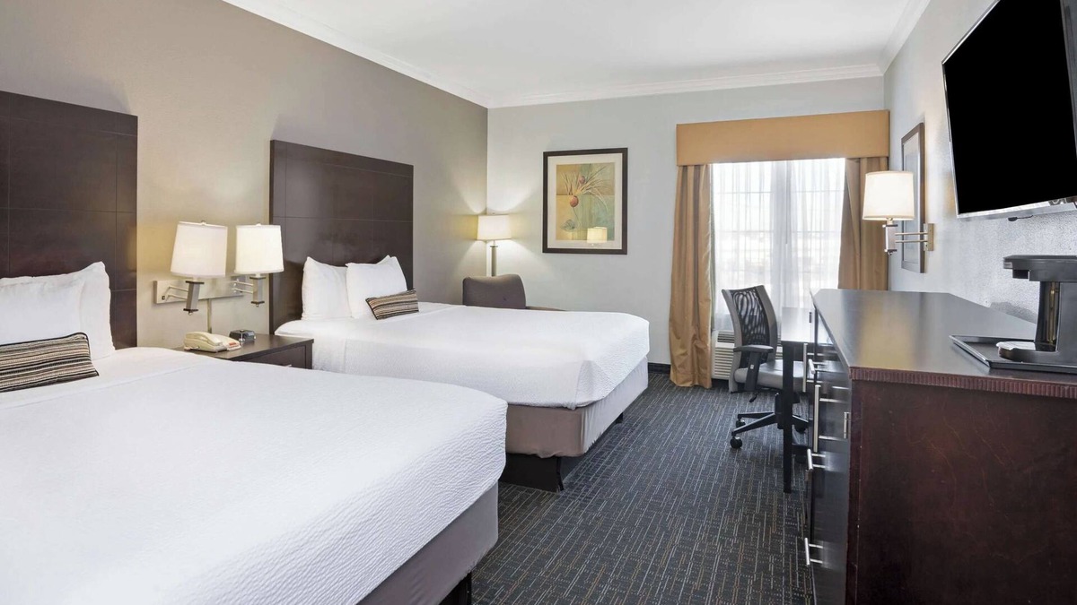 Westchase Hotel | Three Houston Texas Rooms with Free Parking, Pets Are Welcome