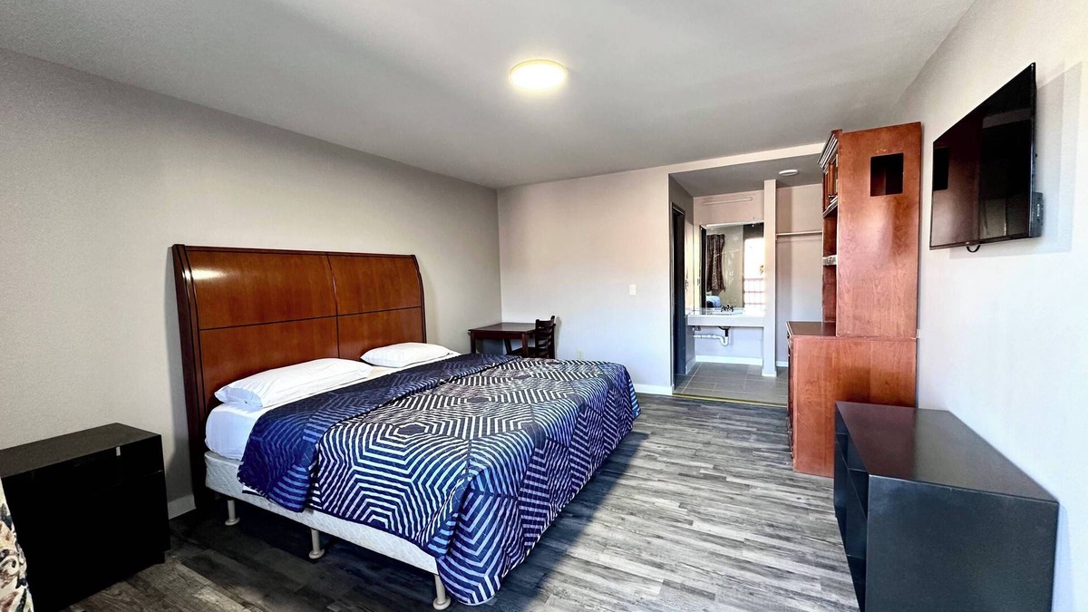 West New Haven Hotel | Three Judges Motel