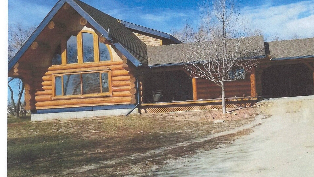 Swift Current House | Three level Log Home on Private 40 Acre Estate.