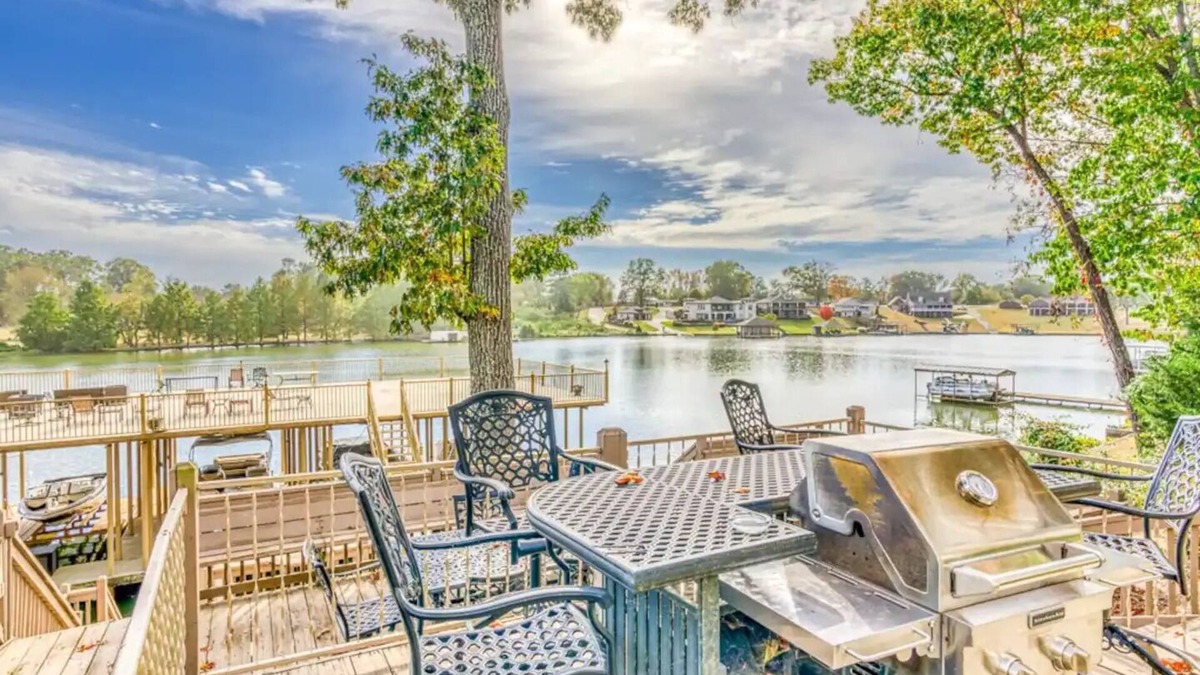 Muscle Shoals House | Three Level Waterfront Condo with Boat Slip near RTJ Golf Course. Two Kings.