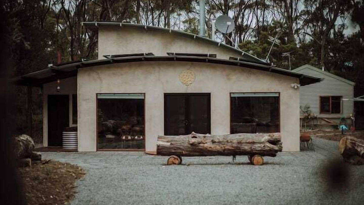 South Bruny House | Three Little Pigs Escape - Main House + Cabin