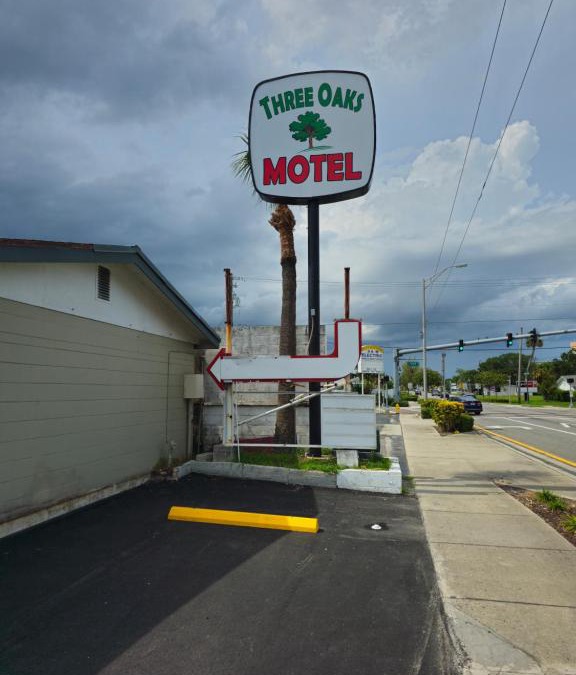 Titusville Hotel | Three Oaks Motel - Titusville