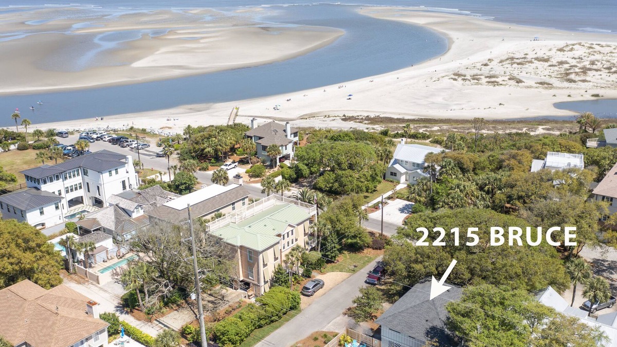 East Beach House | Three Oaks Cottage w/Private Pool on East Beach