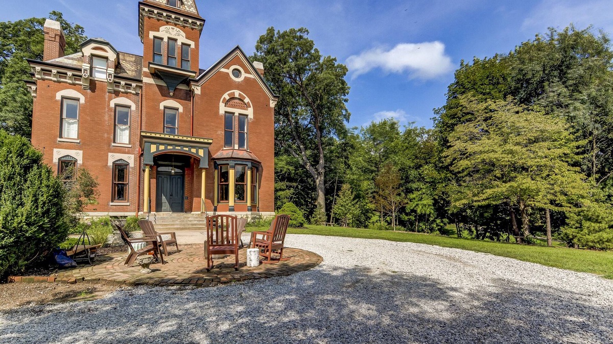 Petersburg House | Three Pines Petersburg - Luxurious 10 Bedroom Home in Historic Petersburg