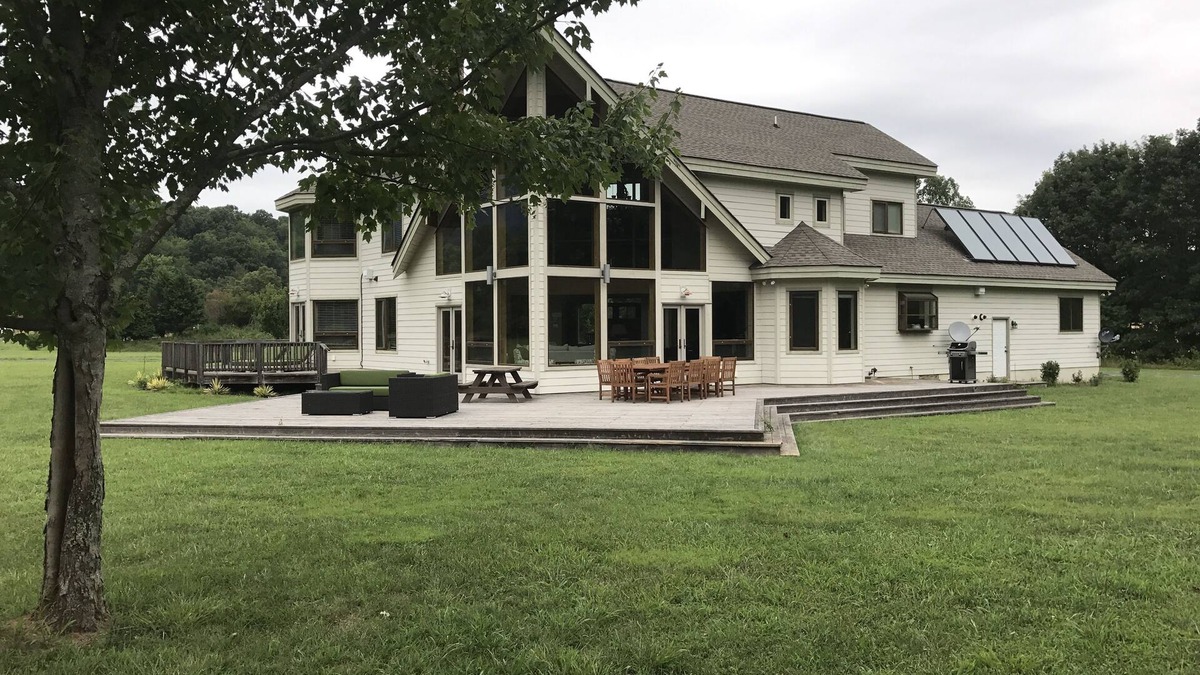 Roseland Cabin | Three Ridges Haven- Devils Backbone Brewing Company