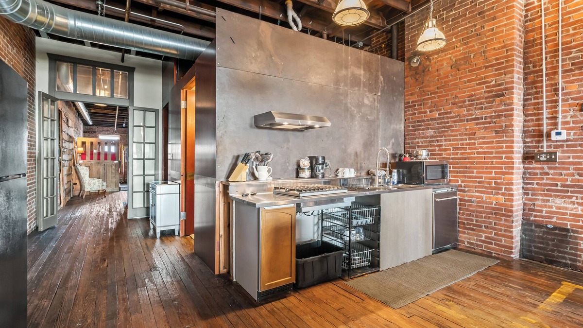 Downtown St. Louis Hotel | Three Rivers Inn at Jordan's Warehouse