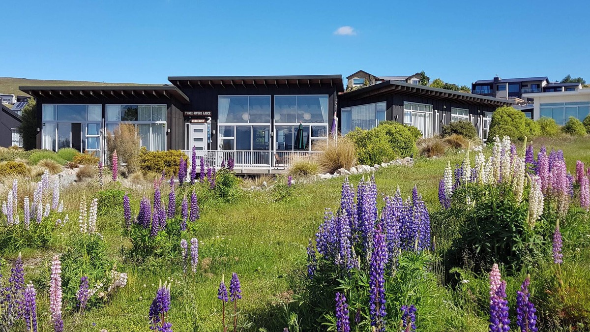 Lake Tekapo Cabin | Three Rivers Lodge