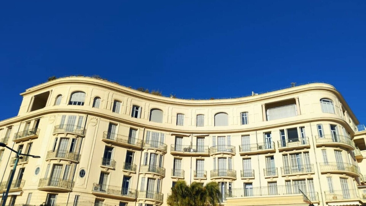 Alpes-Maritimes Apartment | Three-room apartment Palais Ausonia, near Lemon Festival