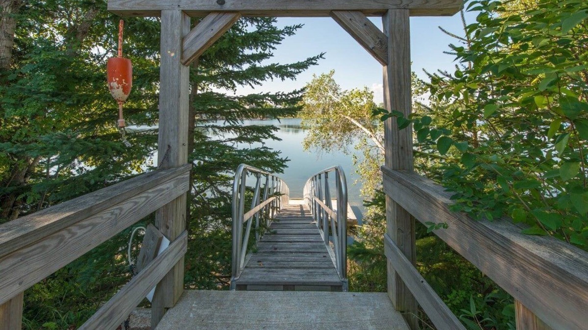 Boothbay Harbor Apartment | Three Schooners, an oasis just steps from downtown Boothbay Harbor