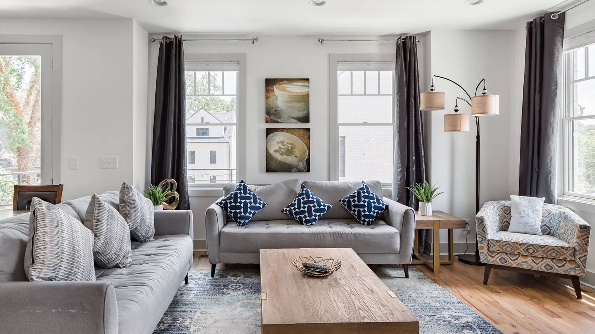 Edgehill House | Three Story Home With Urban Courtyard Minutes to Downtown