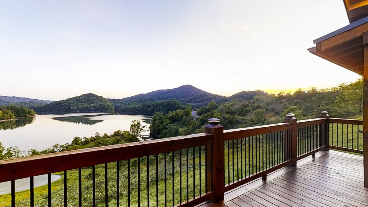 Tazewell Cabin | Three-story lake-view cabin with private hot tub, pool table, & AC