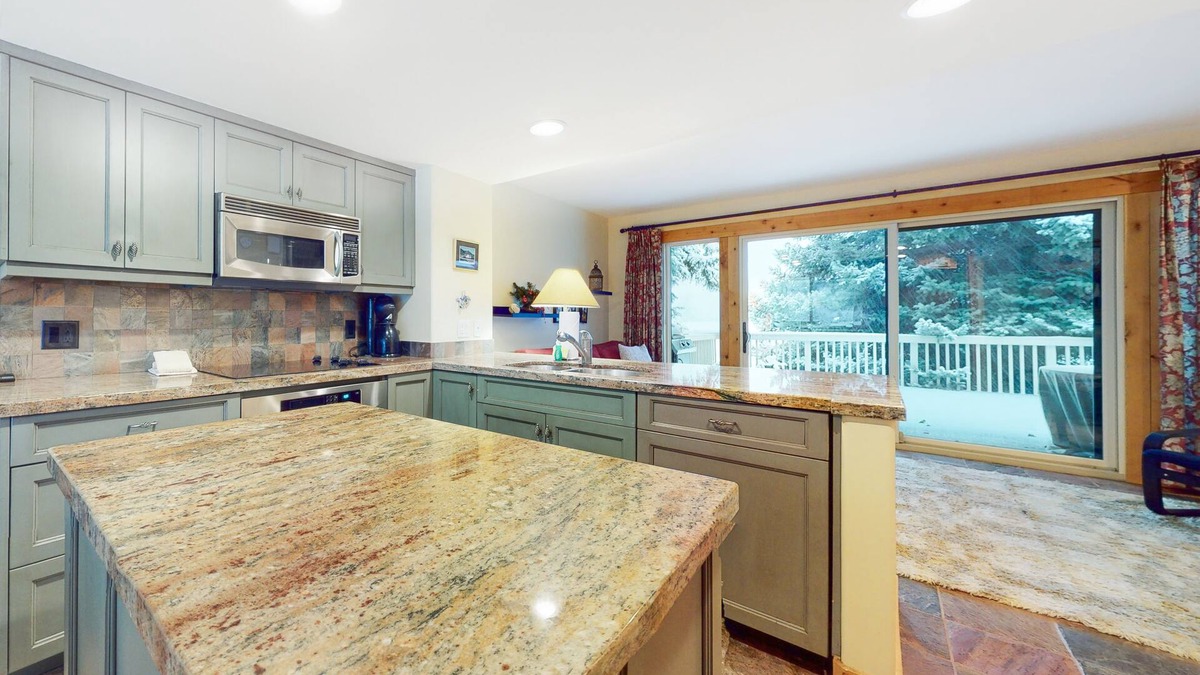 Park Meadows House | Three-story townhome with fireplace & decks - steps to shuttle & rec center