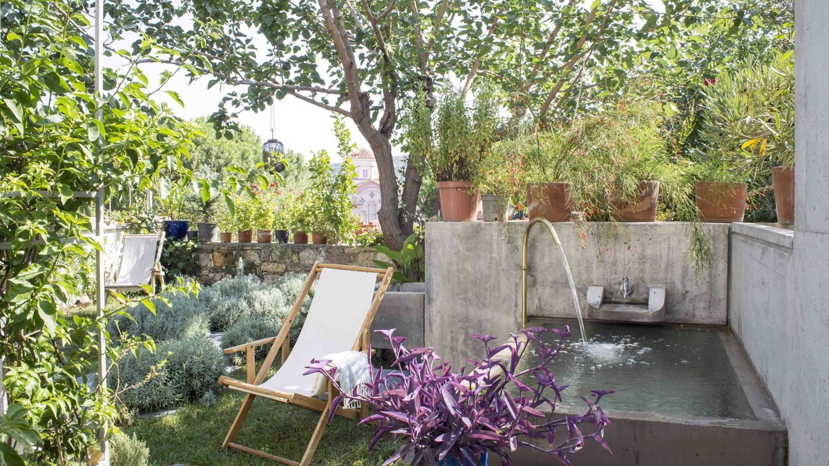 Ayvalik City Center House | Three story villa with sea view and a secluded garden with a cold water jacuzzi