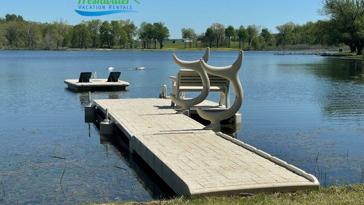 Fulton Cottage | Three Swans Lakehouse: Explore Fall Foliage on the Water!