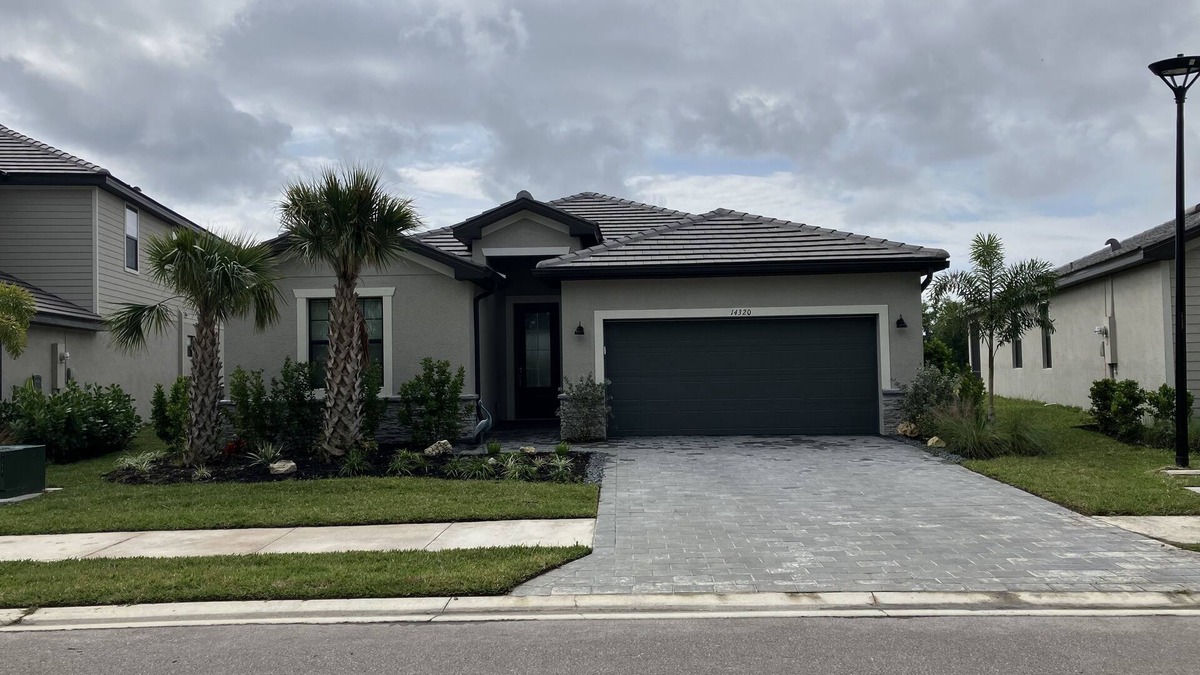 Gateway House | Three year old Cozy 4-bedroom house with private pool and two community pools