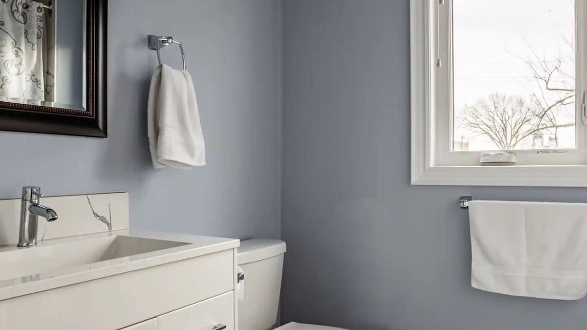 Welland House | Three year old house 5 bedrooms 4 full washrooms