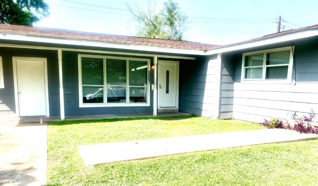 Southeast Houston House | Three Zzz’s
