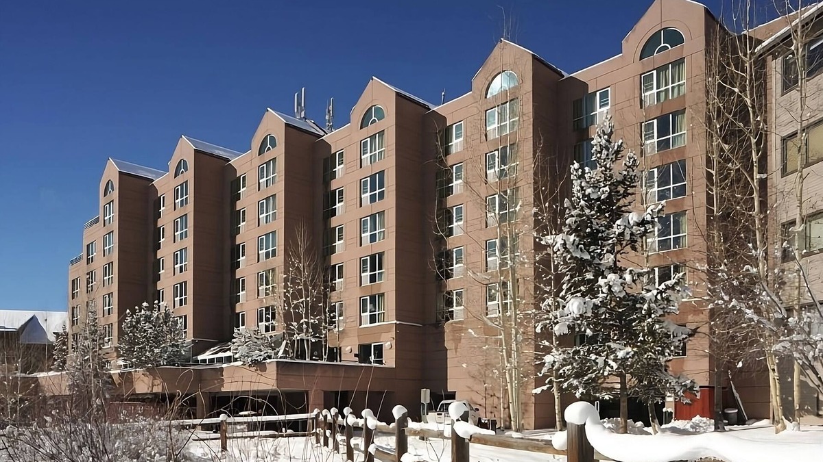 Mountain House Hotel | Thrilling Ski Experience! Four Units, Breakfast, Shuttle, Outdoor Jacuzzi!