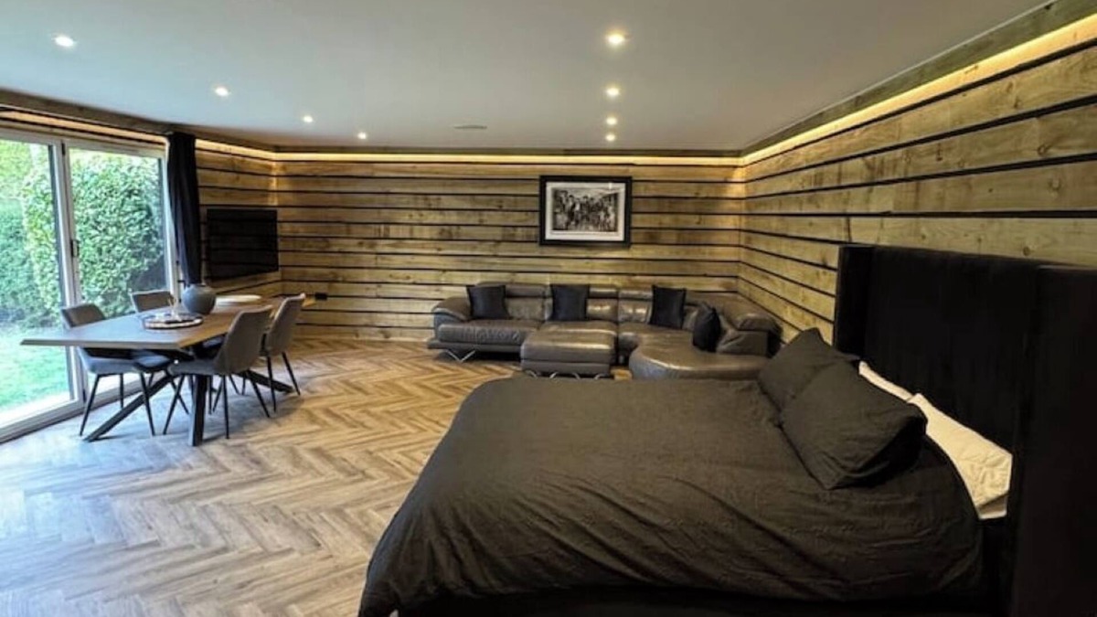 Buntingford Cabin | Throcking Country Cabin