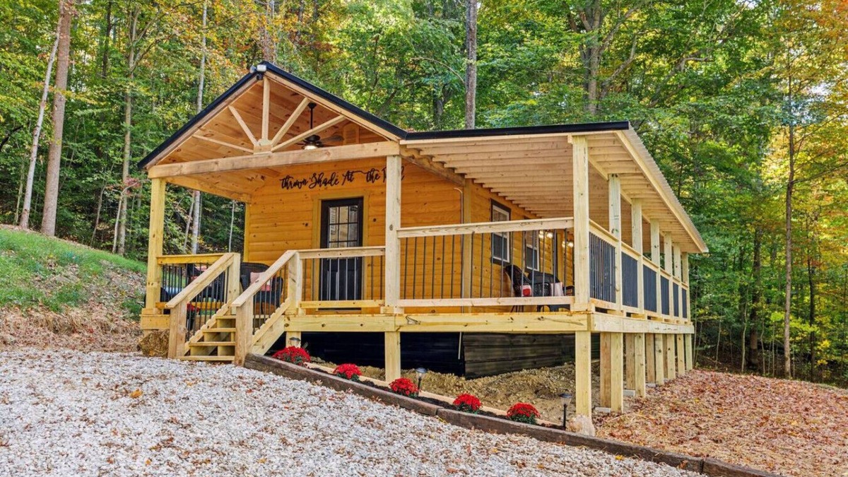 Stanton Apartment | Throw`n Shade at the Red - near RRG, KY!