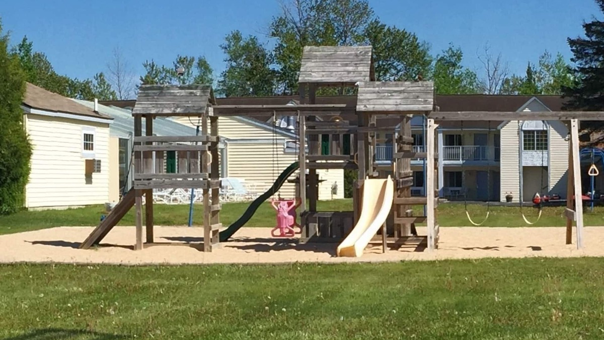 Mackinaw City Hotel | Thunderbird Inn