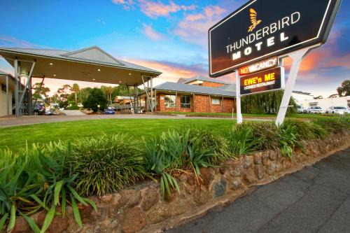 Yass Hotel | Thunderbird Motel Yass
