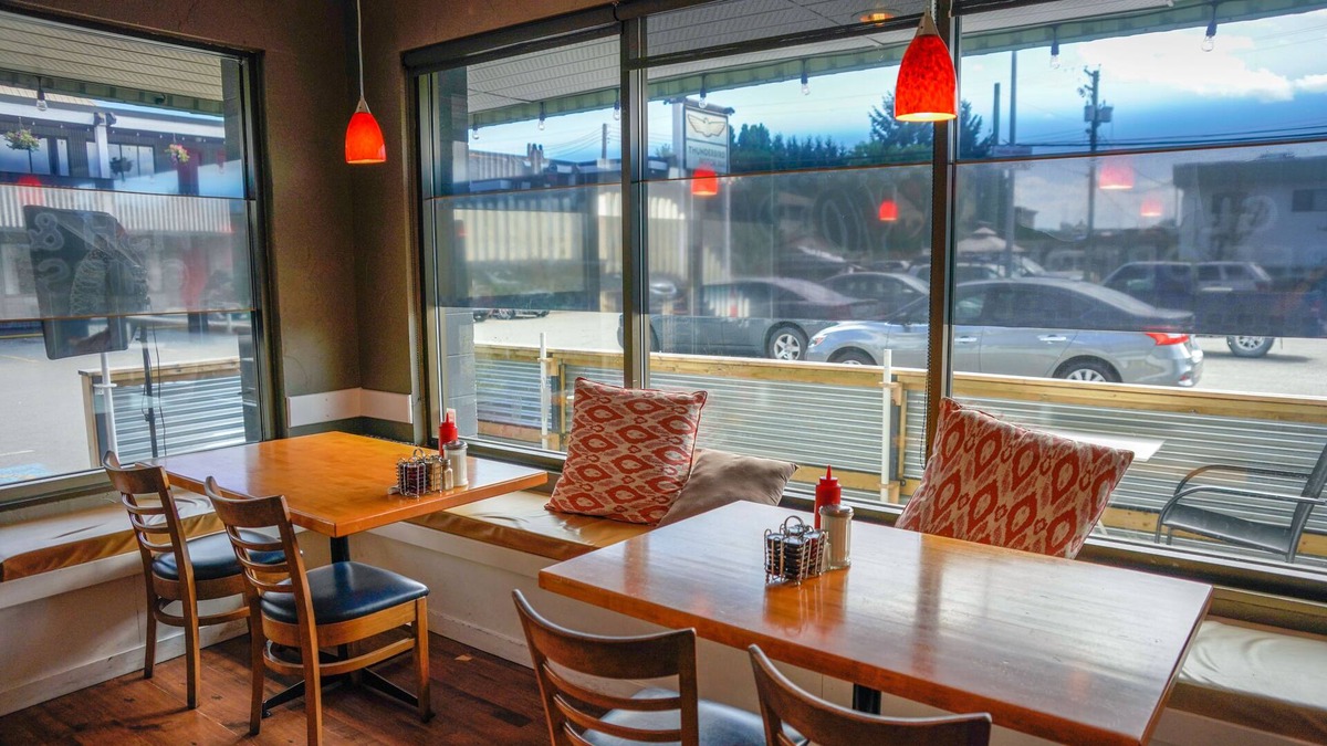 North Cowichan Hotel | Thunderbird Motor Inn