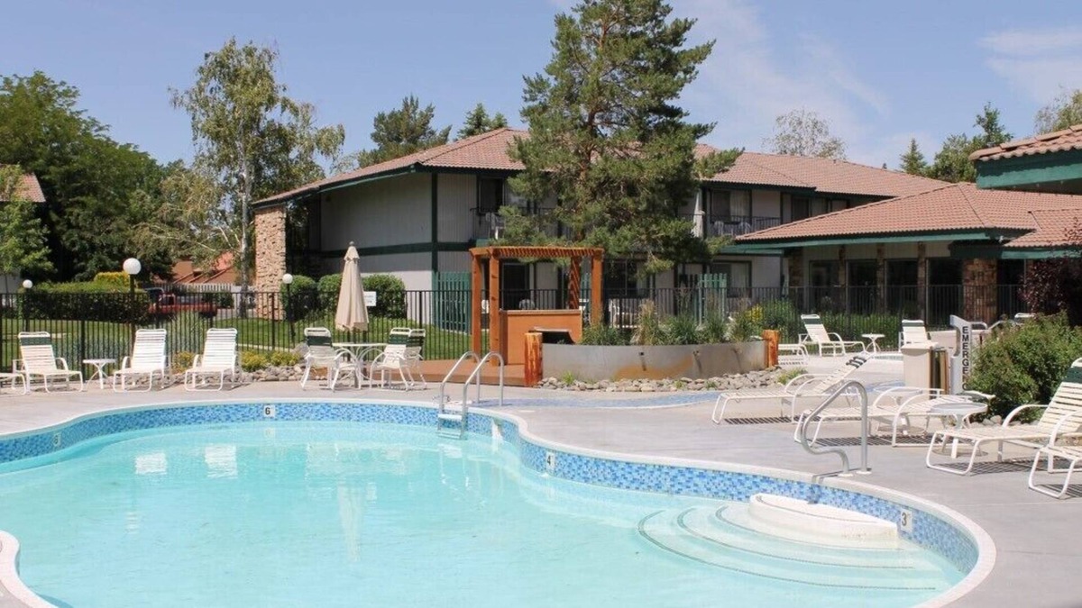 Sparks Resort | Thunderbird Resort Club - Spacious One-Bedroom W/Kitchen