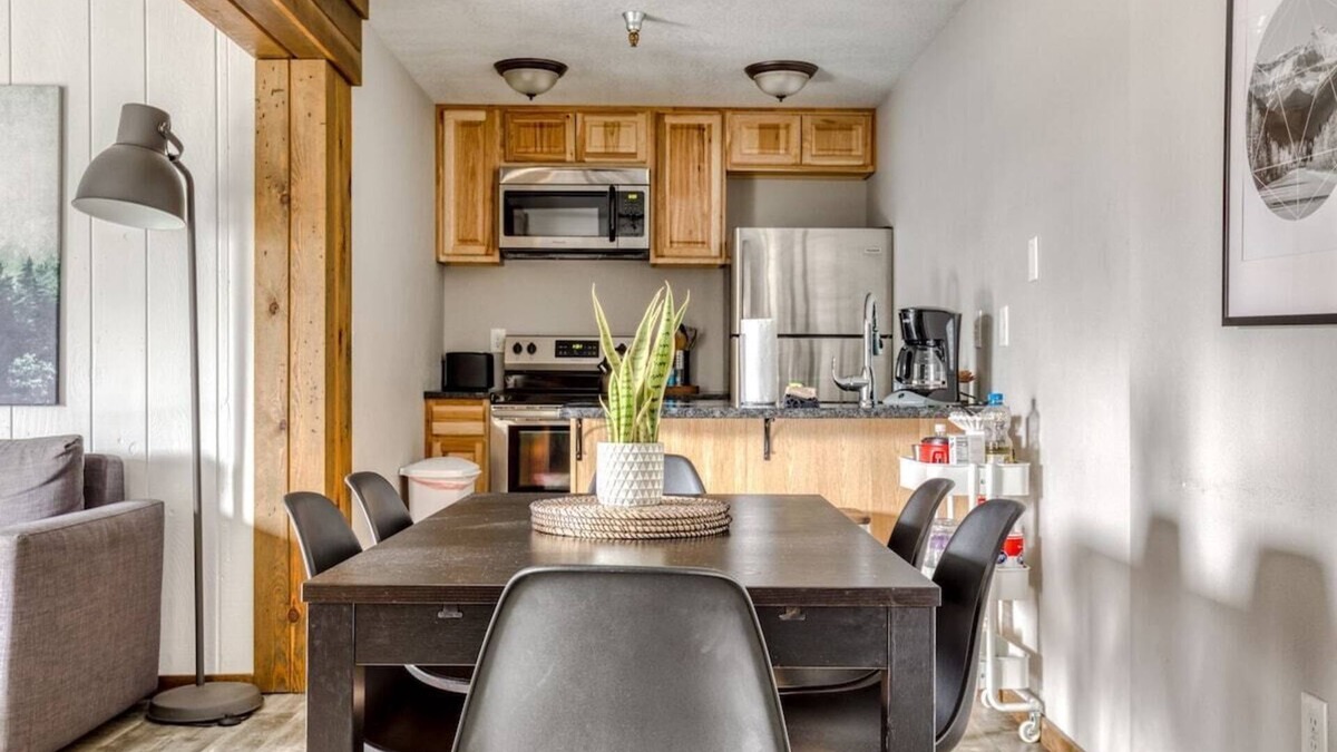 Government Camp Condo | Thunderhead Lodge: Pool & Game Room Fun Top Floor