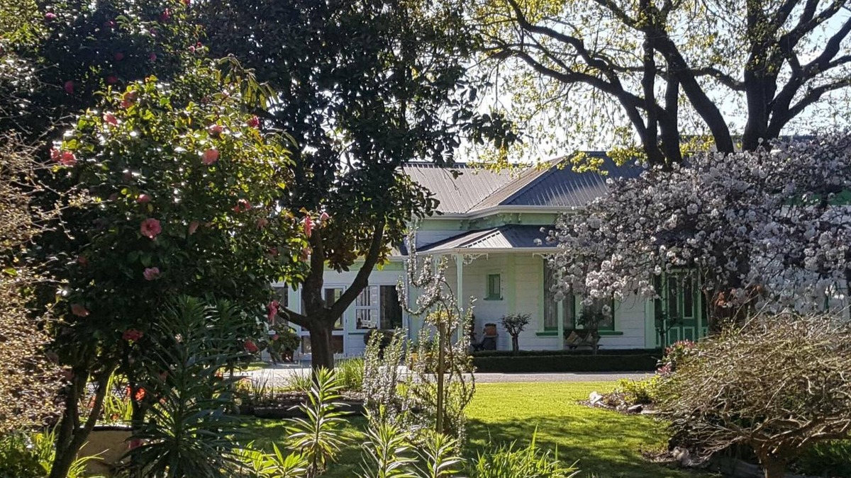Halcombe Bed & Breakfast | Thyme Out Estate