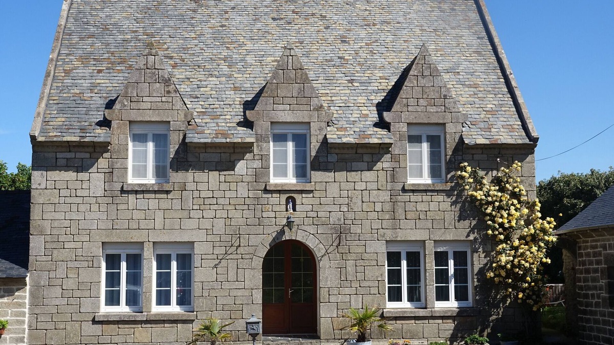 Kerlaz House | Ti braz 230 square meters large house near the sea bai de bouarnenez
