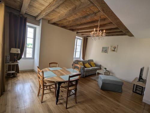La Chatre House | Ti'Malou
