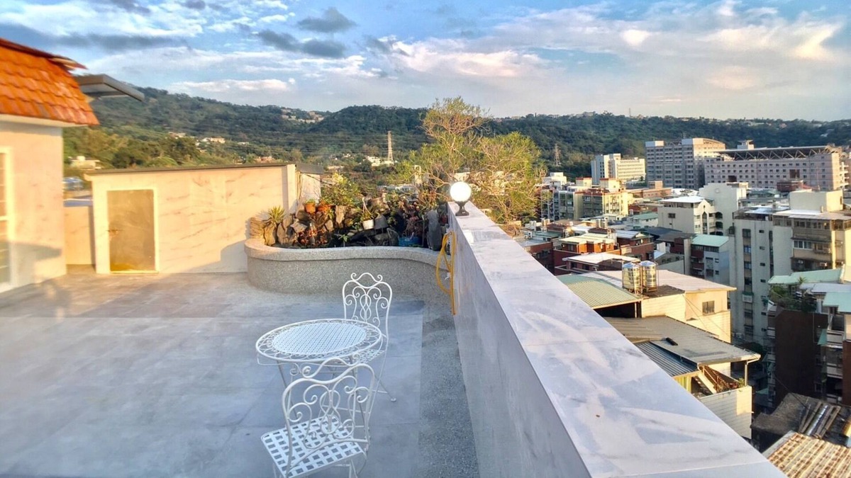Shilin Apartment | Tianmu newly renovated 3BR, 3Bathrooms with hug balcony