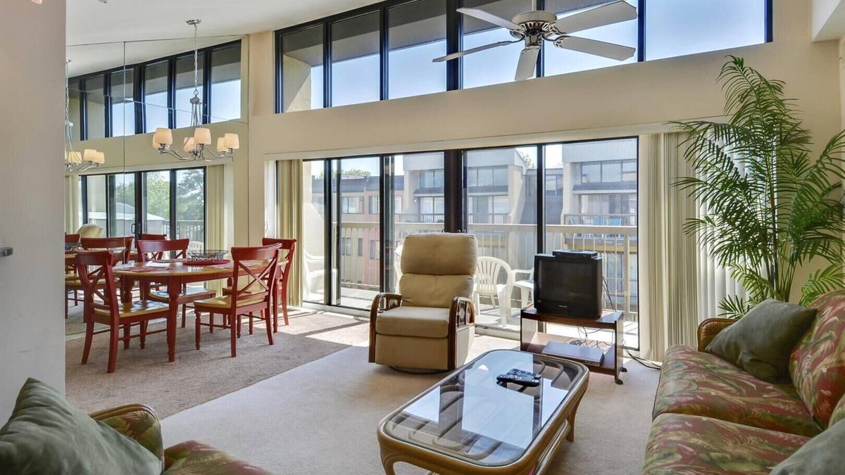 Caine Woods Condo | Tiburon 10A Summary:
