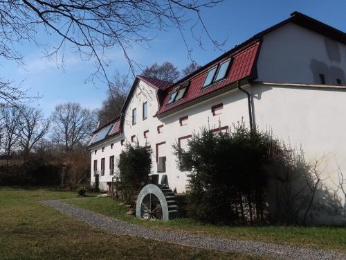 Pelhrimov House | Tichý mlýn