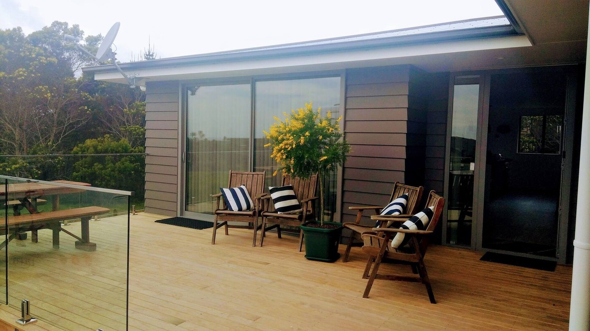 Cable Bay House | Tidal Tranquillity.n5 Minutes stroll to the Beach.