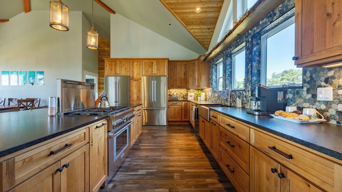 Seal Rock House | Tidal Treasure, Sleeps 12, Game Room, Oceanfront, Hot Tub, BBQ, Beach Access