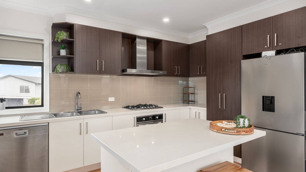 Indented Head House | Tides Edge - Your Coastal Retreat One Street from the Beach