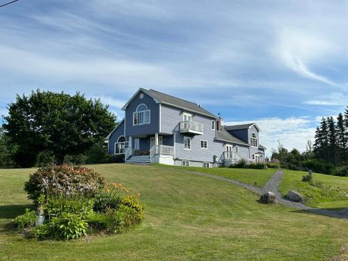 Hall's Harbour House | Tides Inn Guest Suites