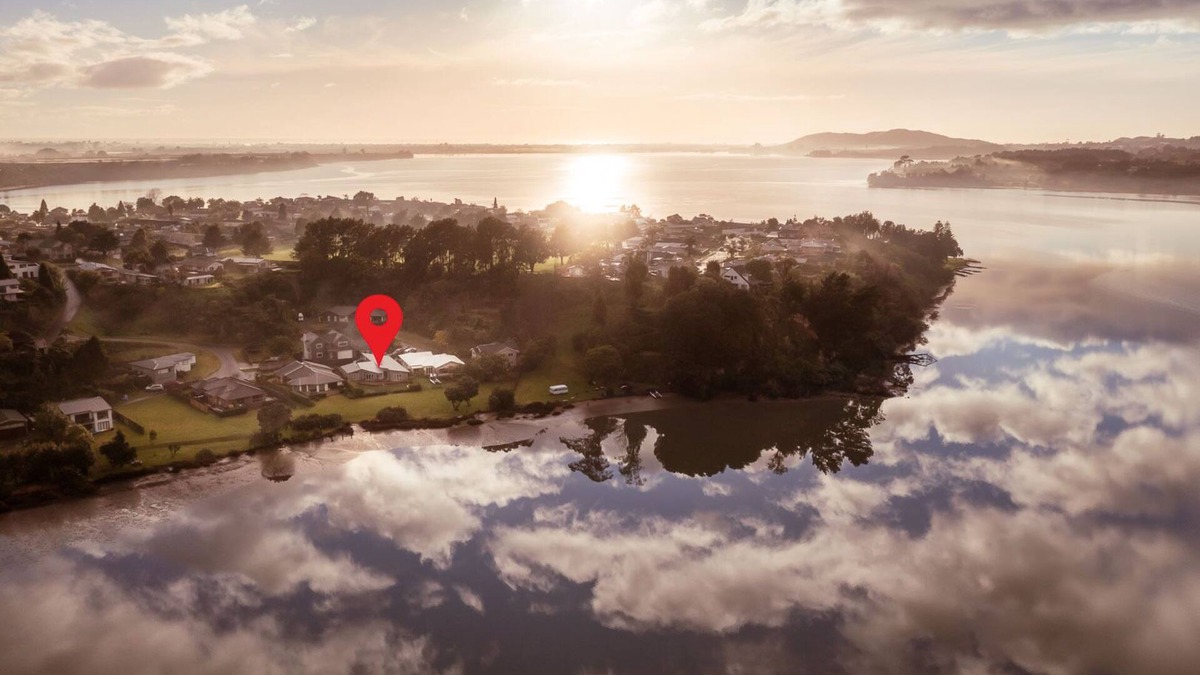 Maungatapu House | Tides Inn. Spacious and Unique Waterfront Holiday