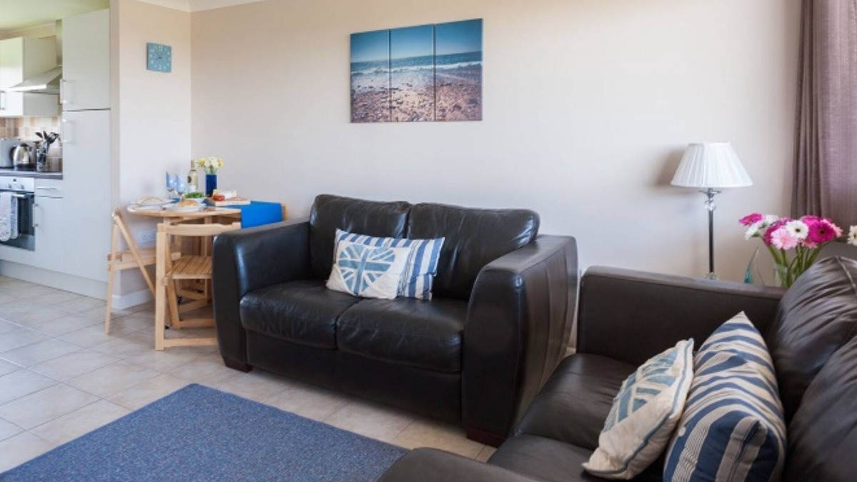 Bacton Ski Chalet | Tides, seaside home, dog friendly, peaceful park in Bacton, by the sea, wi-fi
