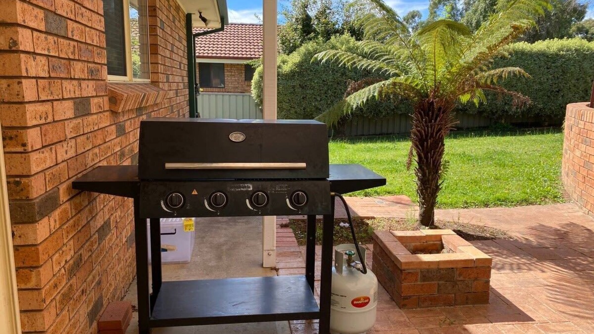 Bletchington House | Tidy Home in a Leafy Suburb - Great Location